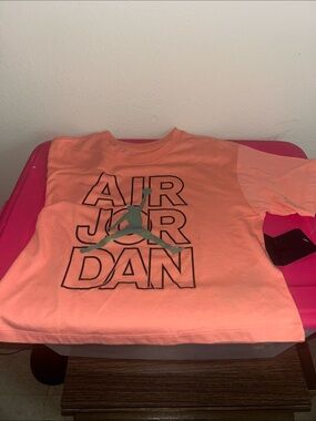 Jordan Coral Short-Sleeve Air Jordan Graphic Tee